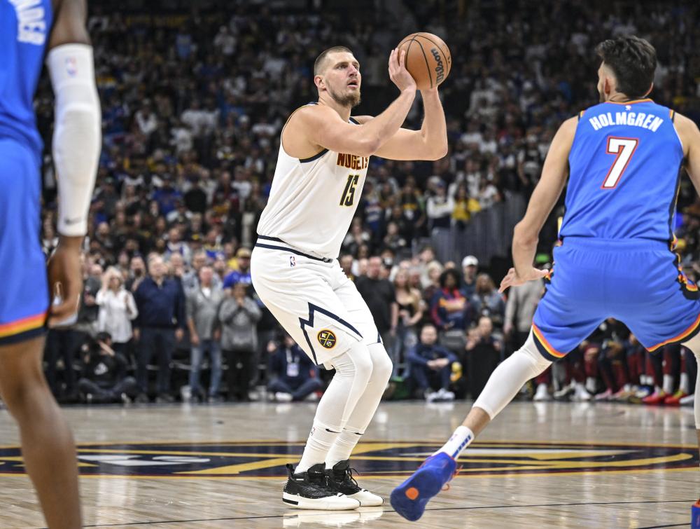 足球赛场上 足球赛场上