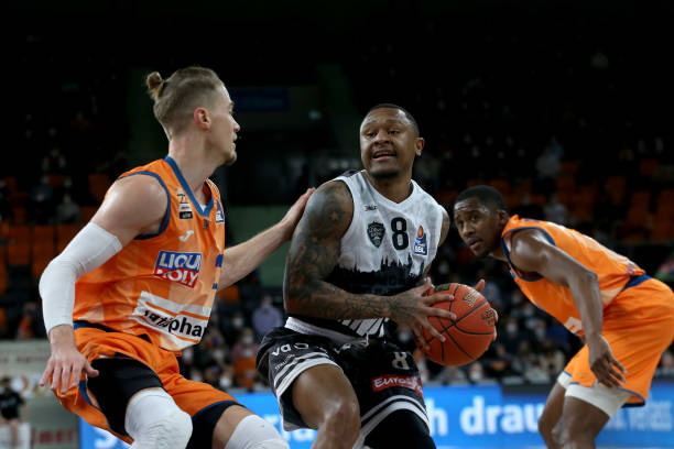 让萨拉赫拥 让萨拉赫拥